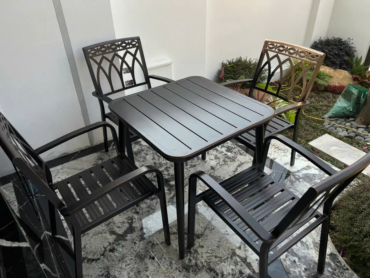 Bàn Ghế Ngoài Trời Nhôm Đúc Vuông